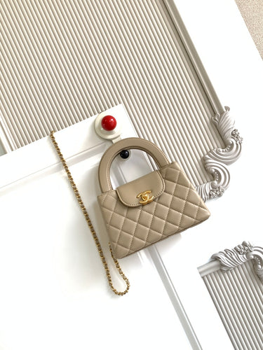 C h a n e l beige13x20x7 cm.