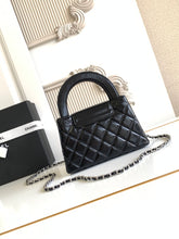 Load image into Gallery viewer, C h a n e l black/silver 13x20x7 cm.