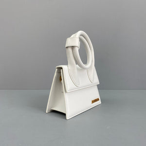 J a c q u e m u s white 18x15.5x8 cm.