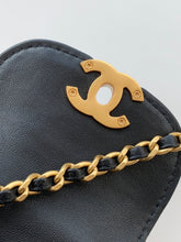 Load image into Gallery viewer, C h a n e l black/gold13x20x7 cm.
