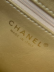 C h a n e l gold 13x20x7 cm.