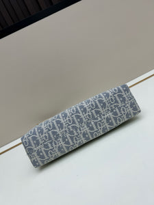 D I o r 23x13x6 cm.