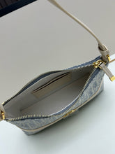 Load image into Gallery viewer, D I o r 23x13x6 cm.