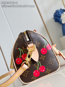 L v cherry 20x13x12 cm.