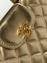 Load image into Gallery viewer, C h a n e l gold 13x20x7 cm.