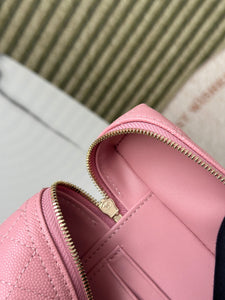 C h a n e l pink 17*19.5*5 cm.
