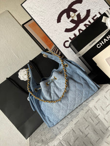 C h a n e l 25.5×12×30 cm.