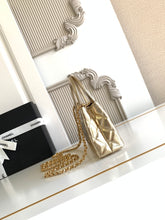 Load image into Gallery viewer, C h a n e l gold 13x20x7 cm.