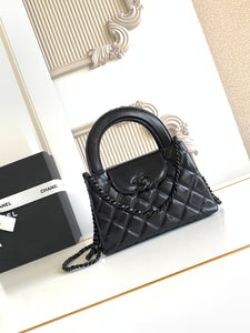 C h a n e l black/black 13x20x7 cm.