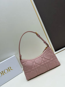 D I o r 23x13x6 cm.