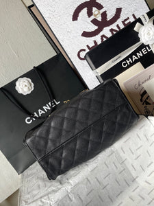 C h a n e l 25.5×12×30 cm.