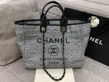 Load image into Gallery viewer, C h a n e l tote 38cm