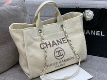 Load image into Gallery viewer, C h a n e l tote 38cm