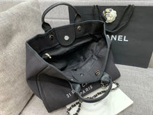Load image into Gallery viewer, C h a n e l tote 38cm