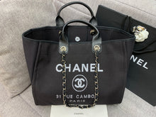 Load image into Gallery viewer, C h a n e l tote 38cm
