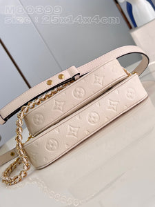 L V pochette cream 25 cm.