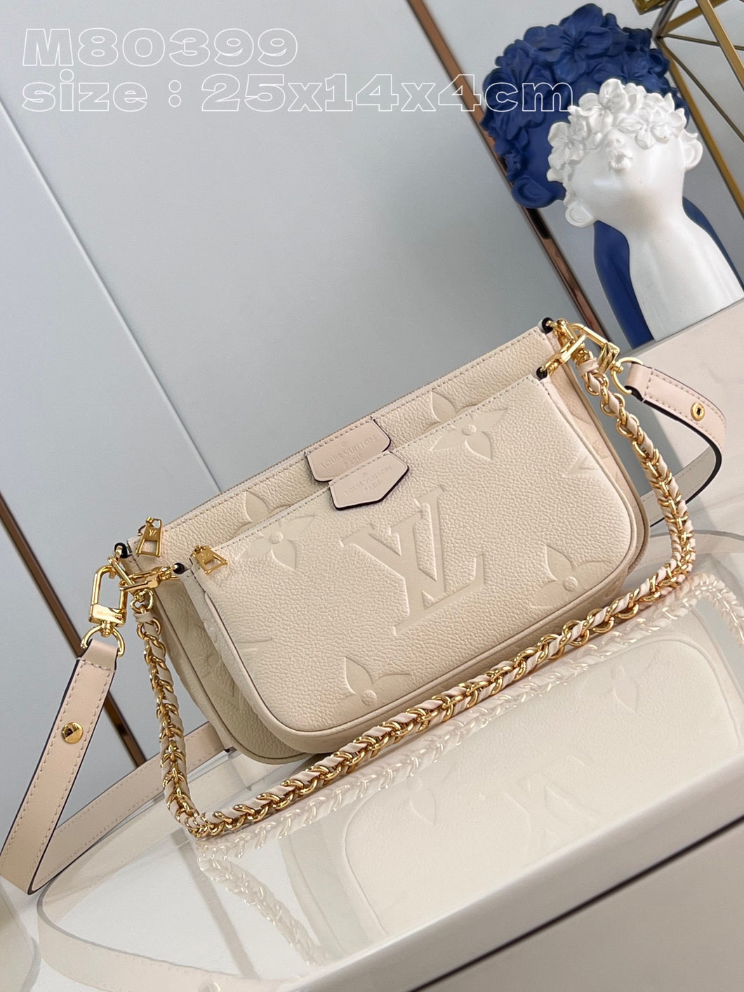 L V pochette cream 25 cm.