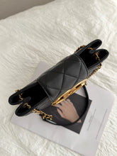 Load image into Gallery viewer, C h a n e l 21×3×18cm