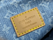 Load image into Gallery viewer, L v denim 21*16*7 cm.