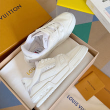 Load image into Gallery viewer, L V sneakers