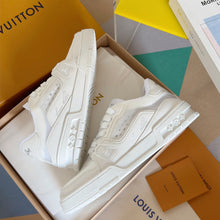Load image into Gallery viewer, L V sneakers