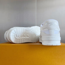Load image into Gallery viewer, L V sneakers