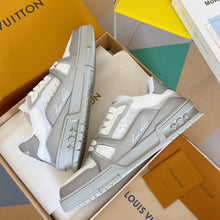 Load image into Gallery viewer, L V sneakers