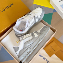 Load image into Gallery viewer, L V sneakers