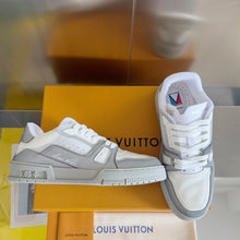 Load image into Gallery viewer, L V sneakers