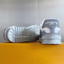 Load image into Gallery viewer, L V sneakers