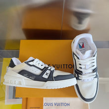Load image into Gallery viewer, L V sneakers