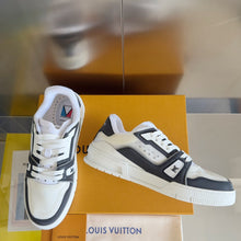 Load image into Gallery viewer, L V sneakers