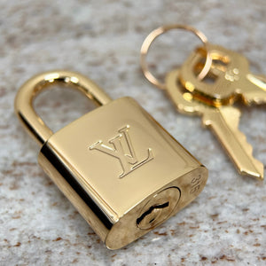 L v ：15x7x19 cm.