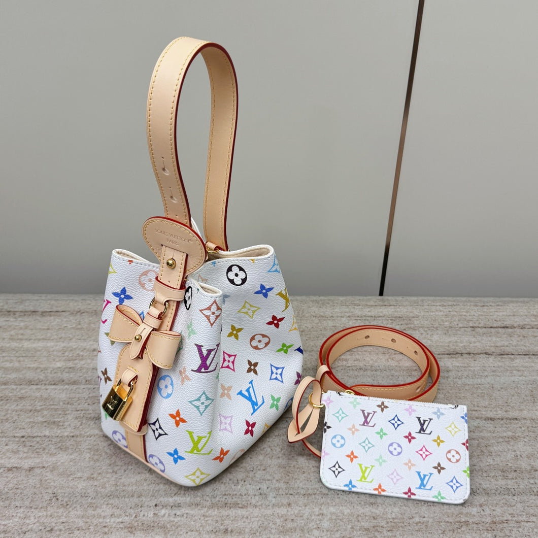 L v 18x12x16 cm.