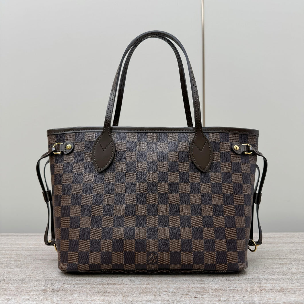 L v neverfull 21x12x29 cm.