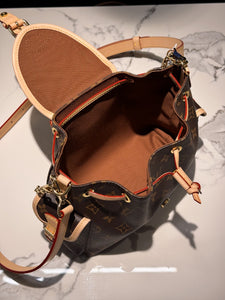 L v 27x12x17 cm.