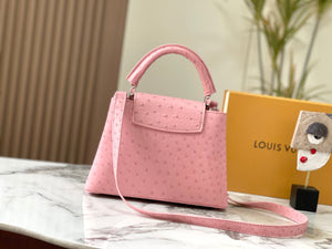 L v pink 21, 27, 31.5 cm.