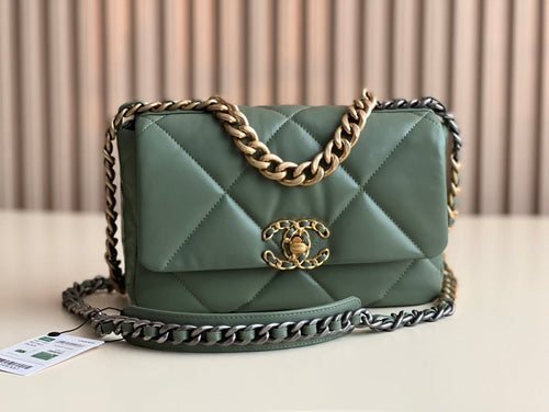 C h a n e l green 19