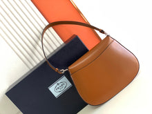Load image into Gallery viewer, P r a d a 23cm brown