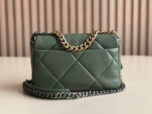 C h a n e l green 19