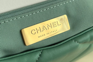 C h a n e l green 19