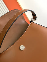 Load image into Gallery viewer, P r a d a 23cm brown