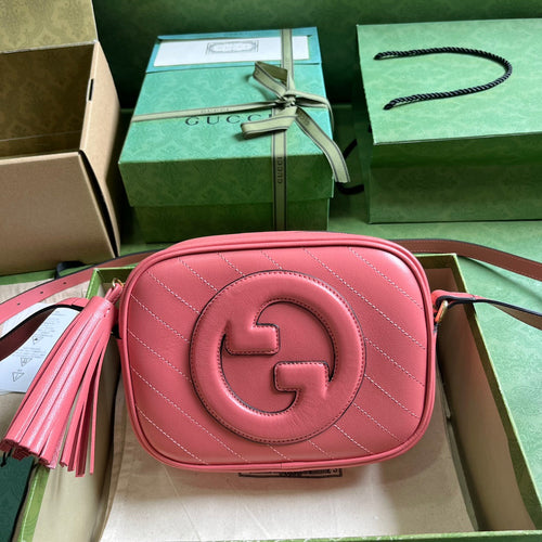 G u c c i pink soho
