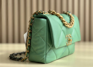 C h a n e l green 19