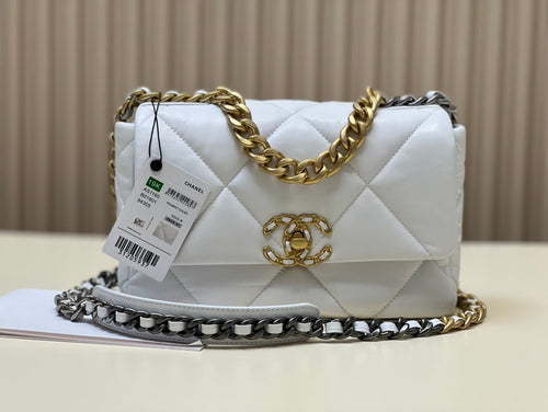 C h a n e l white 19