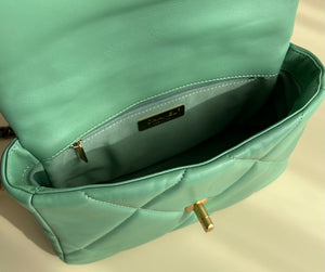 C h a n e l green 19