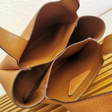 Load image into Gallery viewer, P r a d a brown