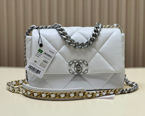C h a n e l white / silver 19