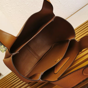 P r a d a brown