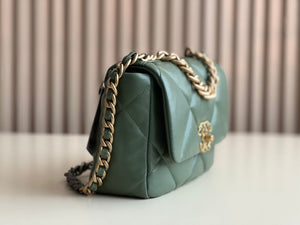 C h a n e l green 19